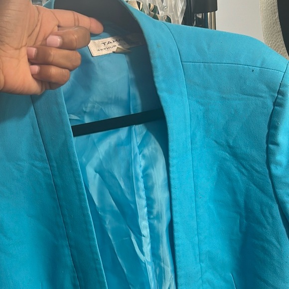 Tahari - Picture 1 of 1